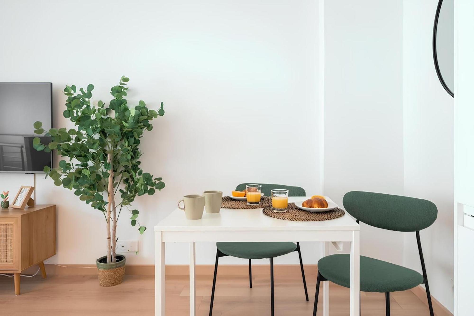 Cozy Appartement Plein Centre, Proche Gare/Plage Ментона Экстерьер фото